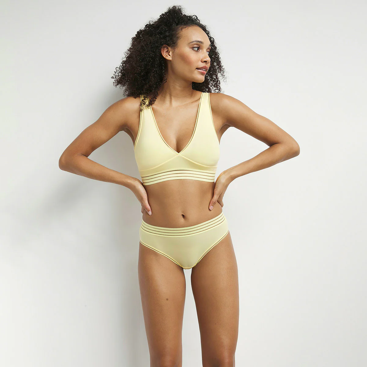 Culotte femme invisible en microfibre Jaune Tendre Oh My Dim’s - Image 3