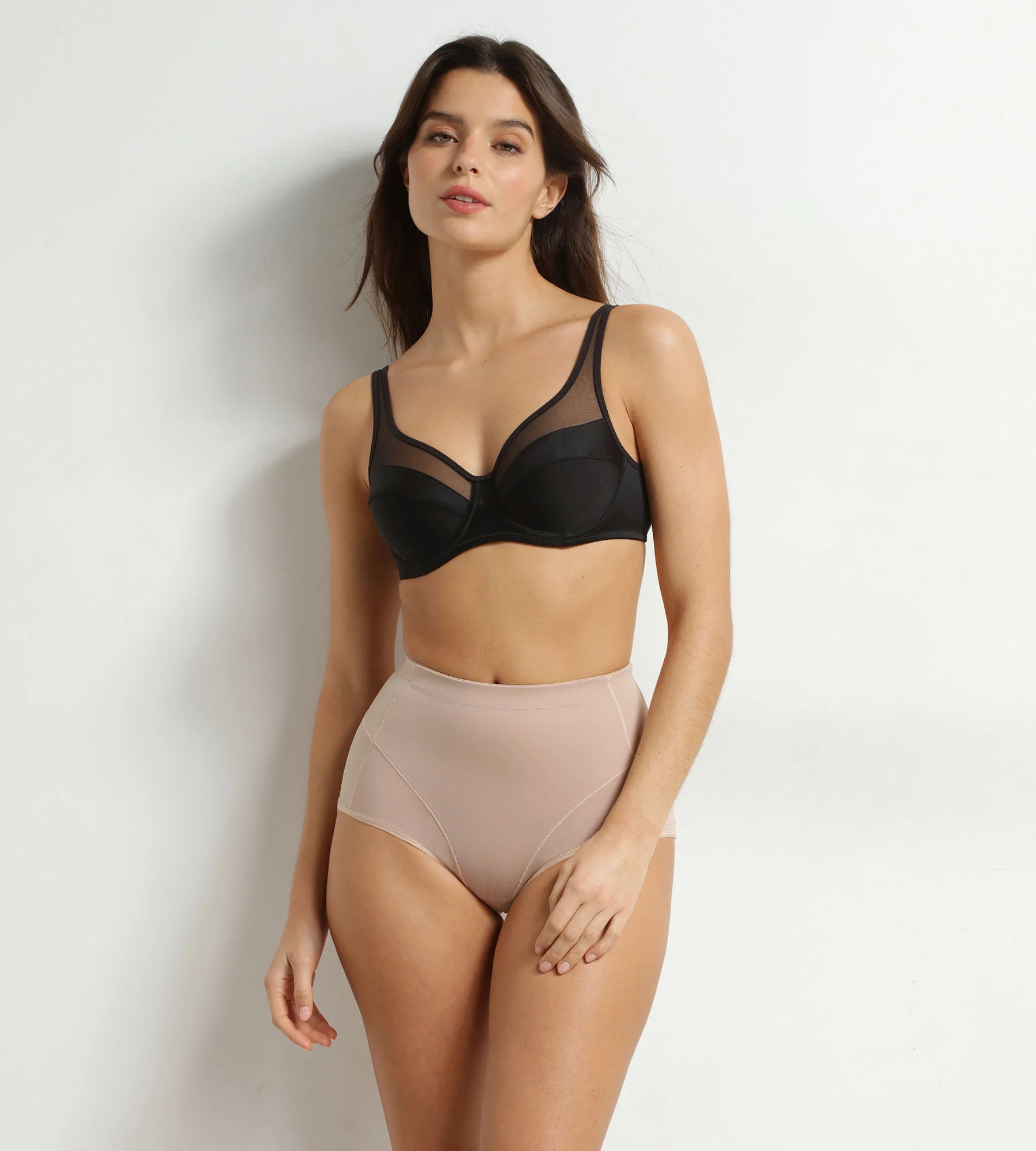 Culotte gainante en microfibre nude Dim Silhouette Contour - Image 3
