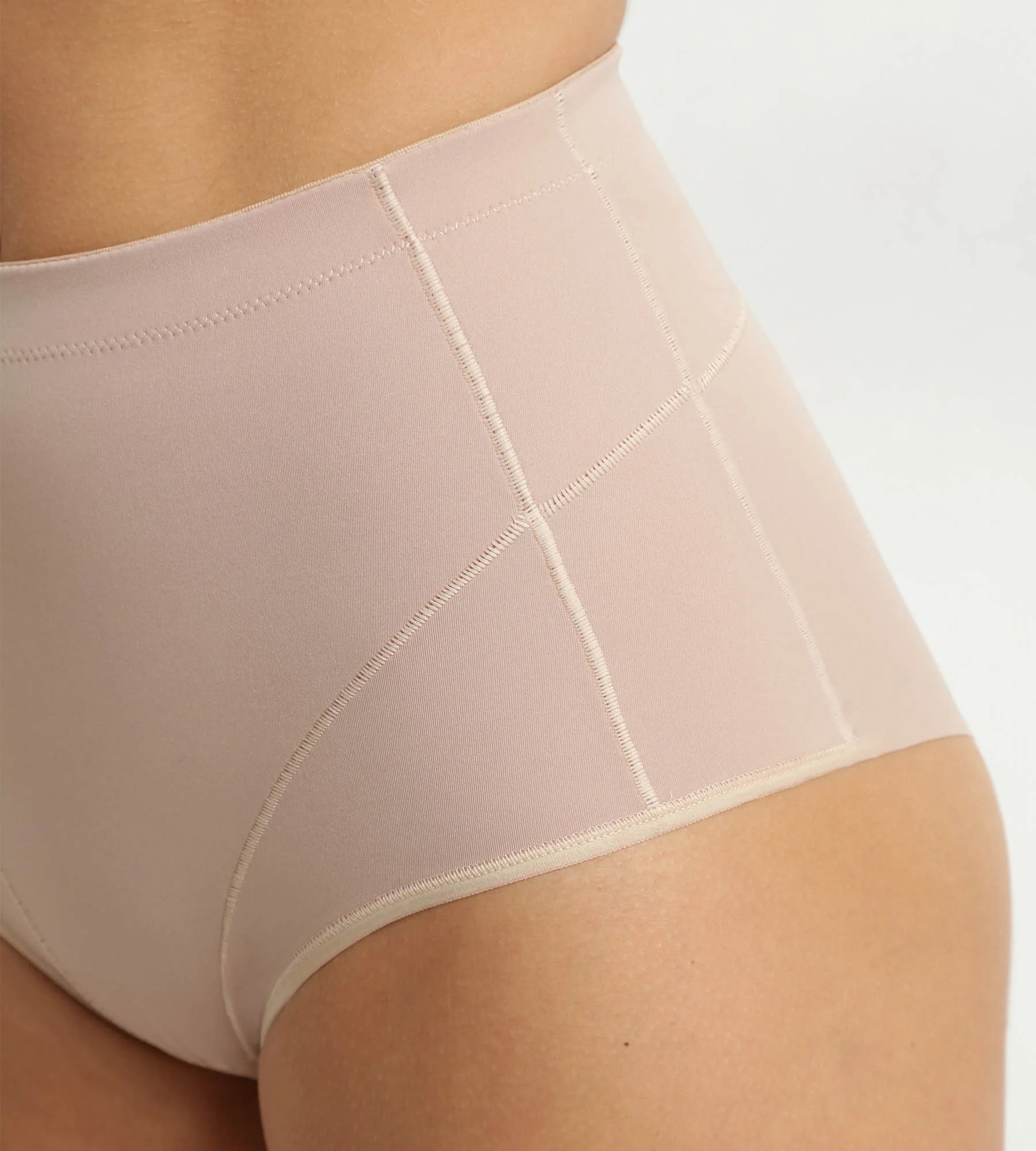Culotte gainante en microfibre nude Dim Silhouette Contour - Image 6