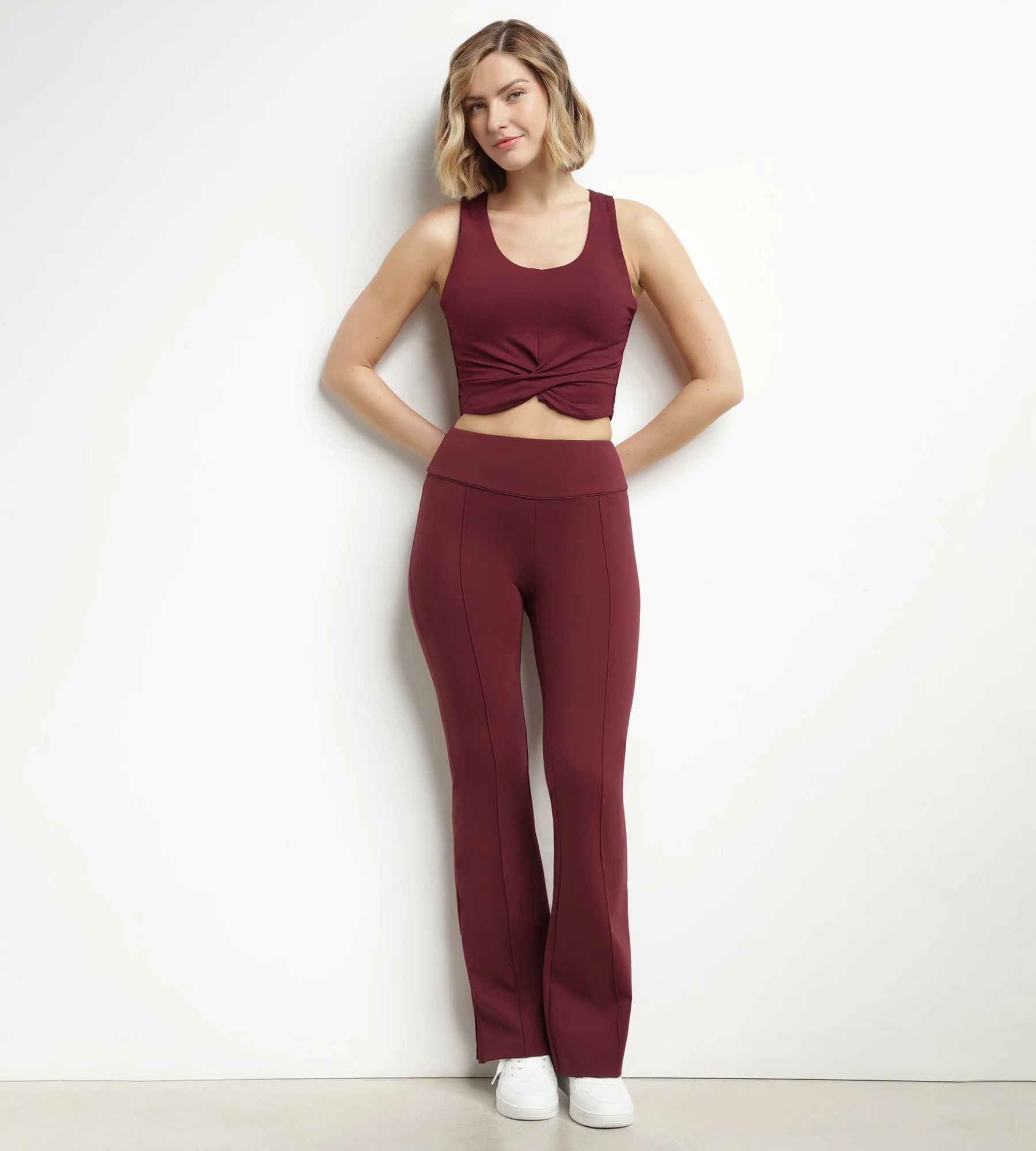 Débardeur de sport femme Bordeaux avec brassière intégrée Dim Move - Image 3