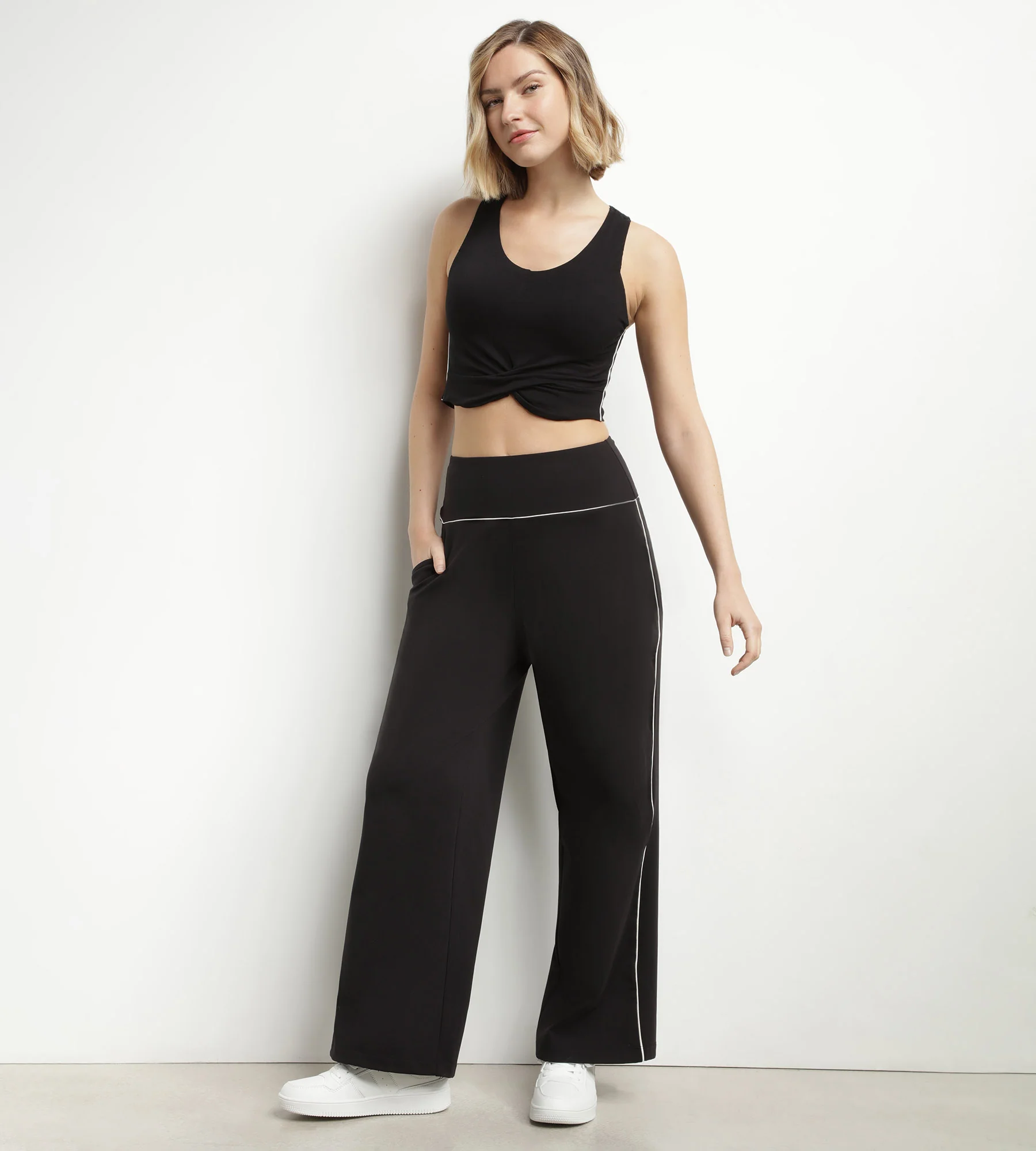 Débardeur de sport femme en viscose noire avec brassière Dim Move - Image 3