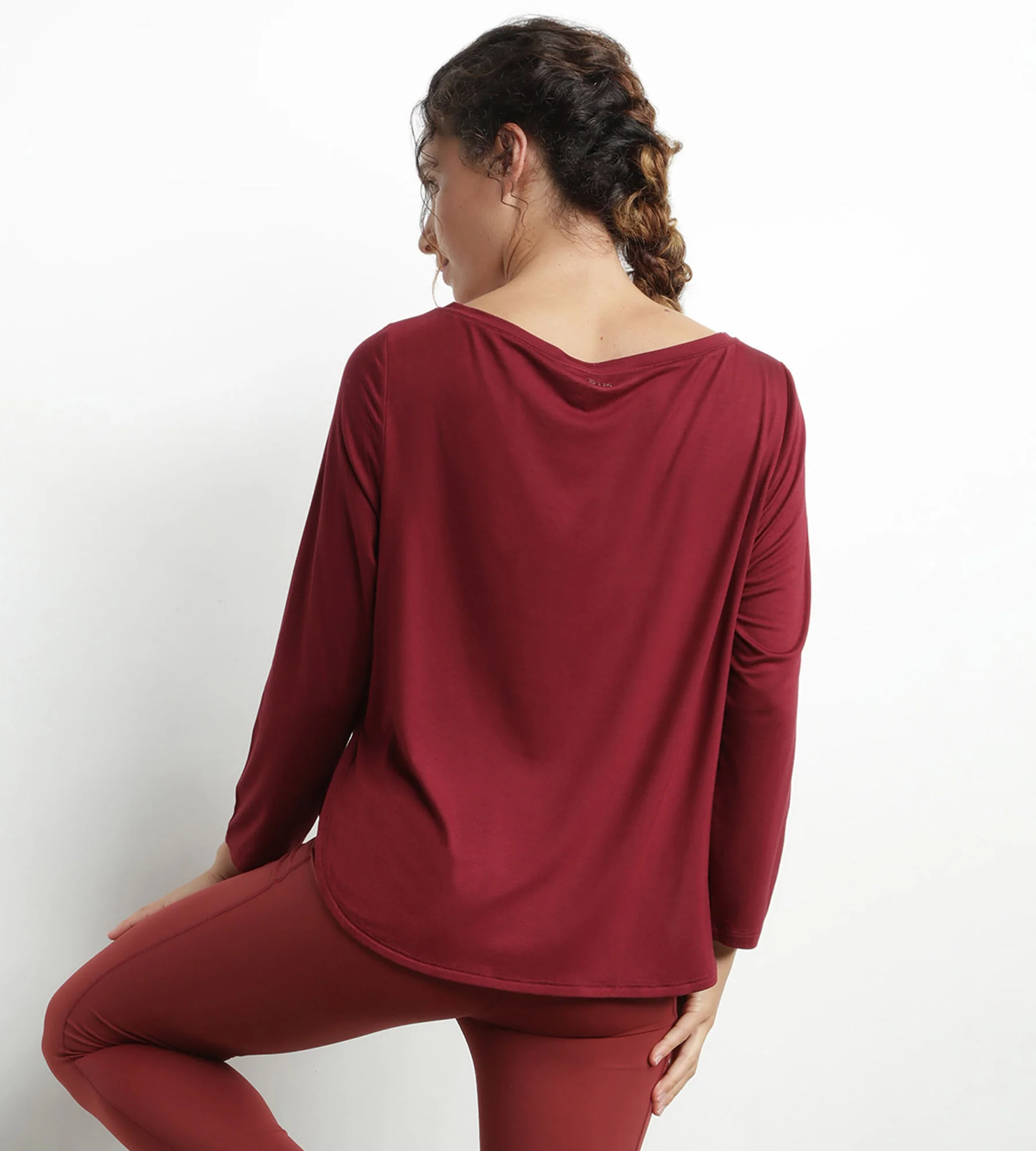 Haut de sport femme à col bateau en viscose Bordeaux Dim Move - Image 2