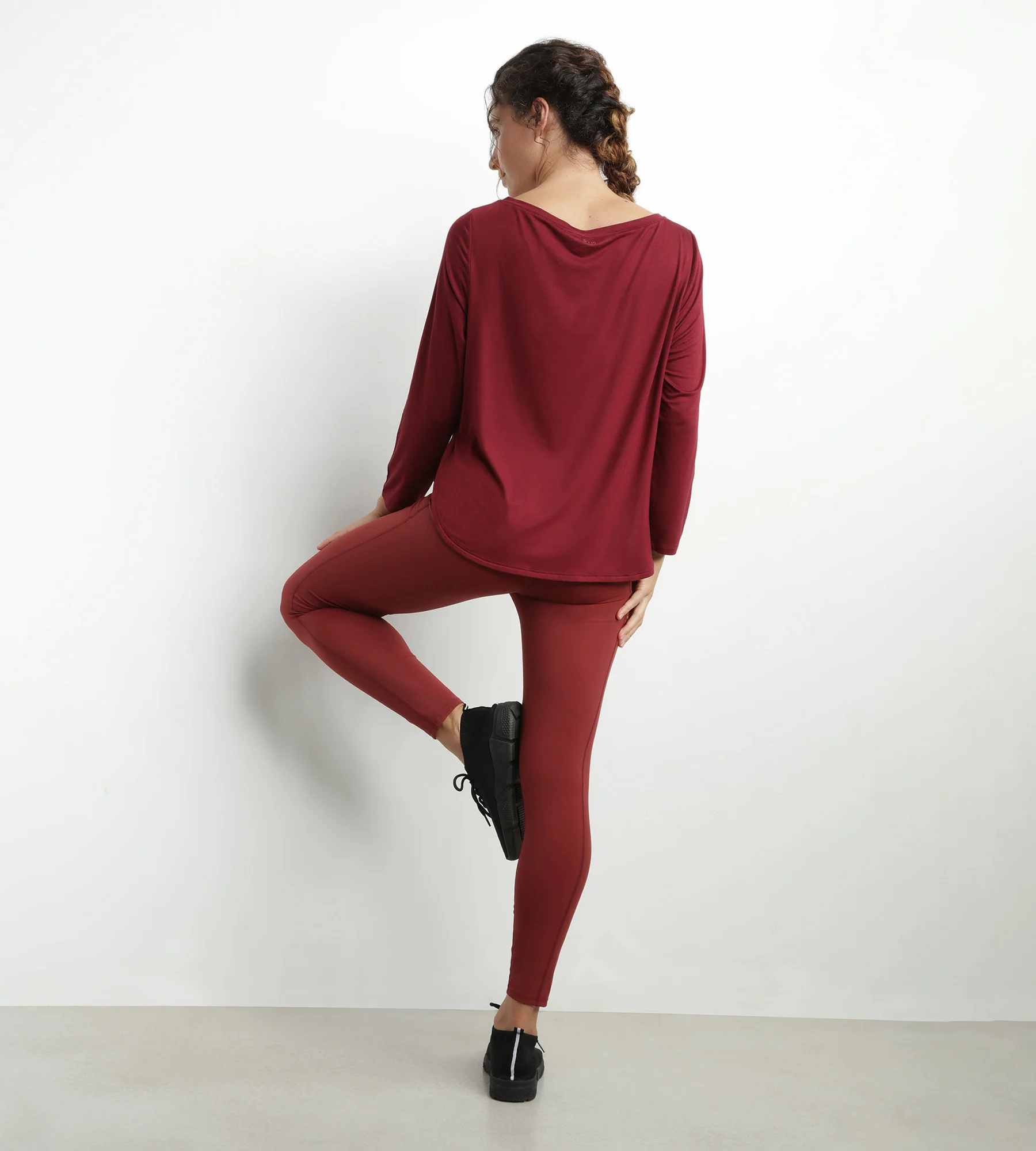 Haut de sport femme à col bateau en viscose Bordeaux Dim Move - Image 4