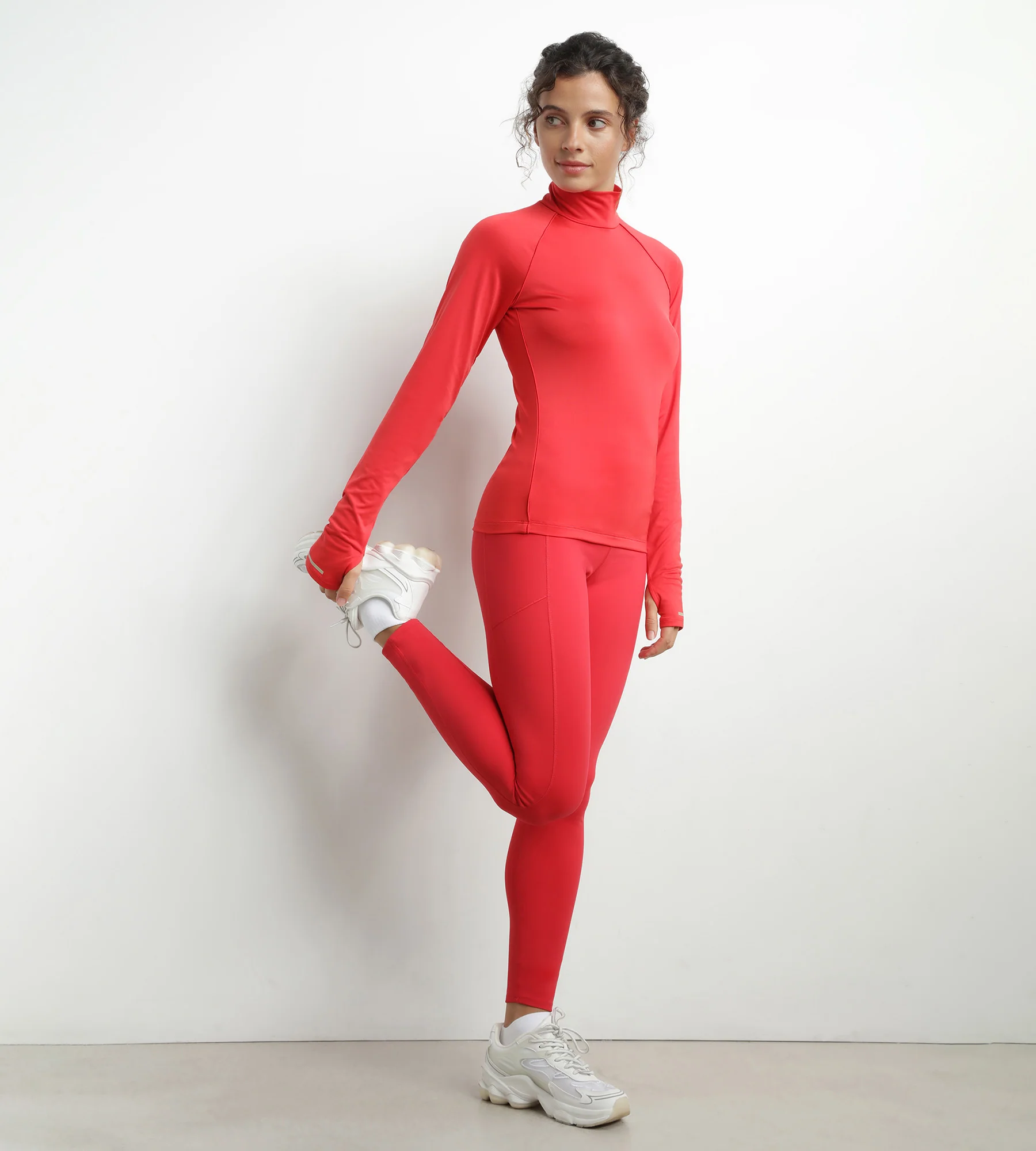 Haut de sport femme à col montant en microfibre Rouge Dim Move - Image 3