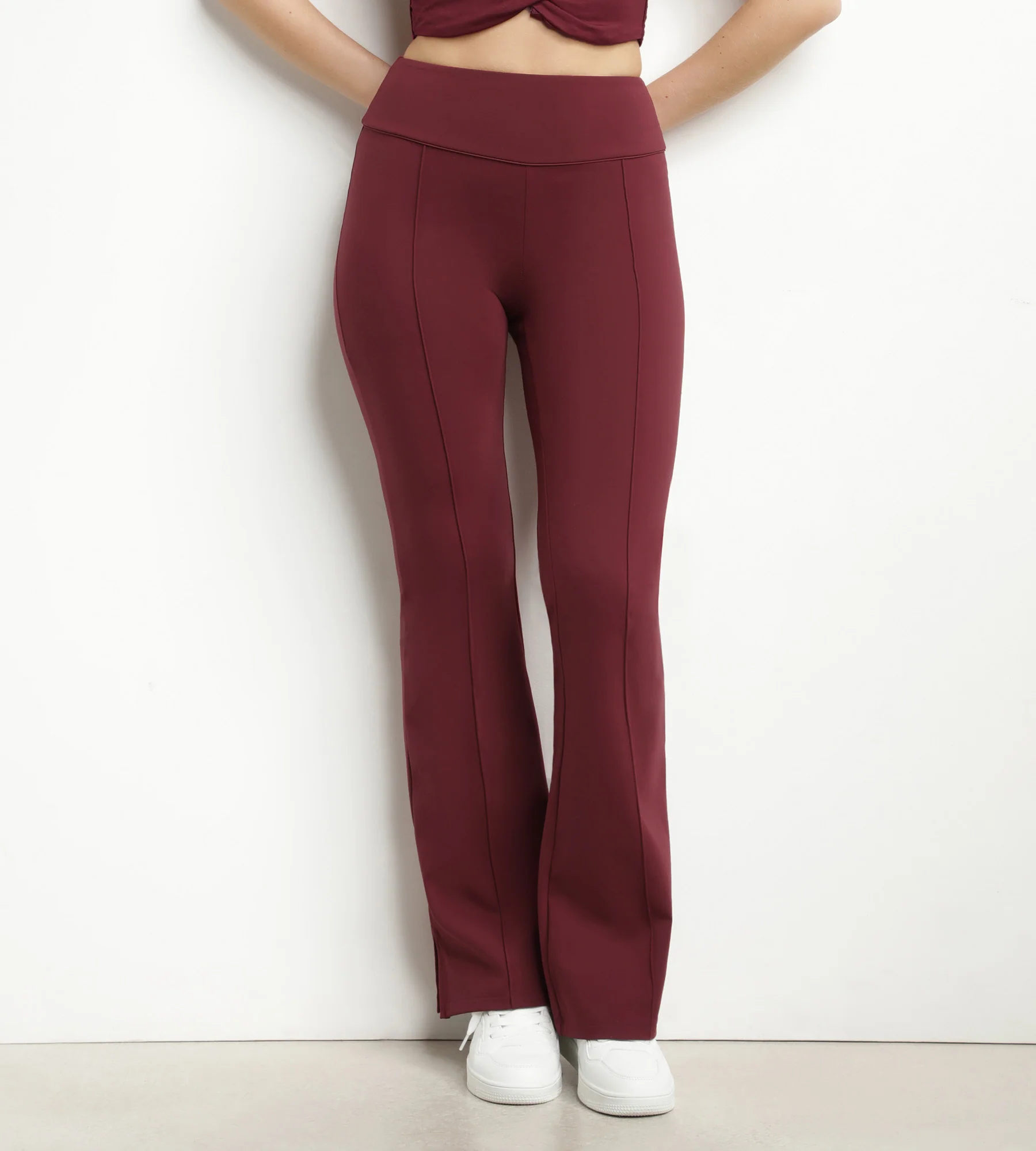 Pantalon de sport évasé pour femme en jersey souple Bordeaux Dim Move - Image 2