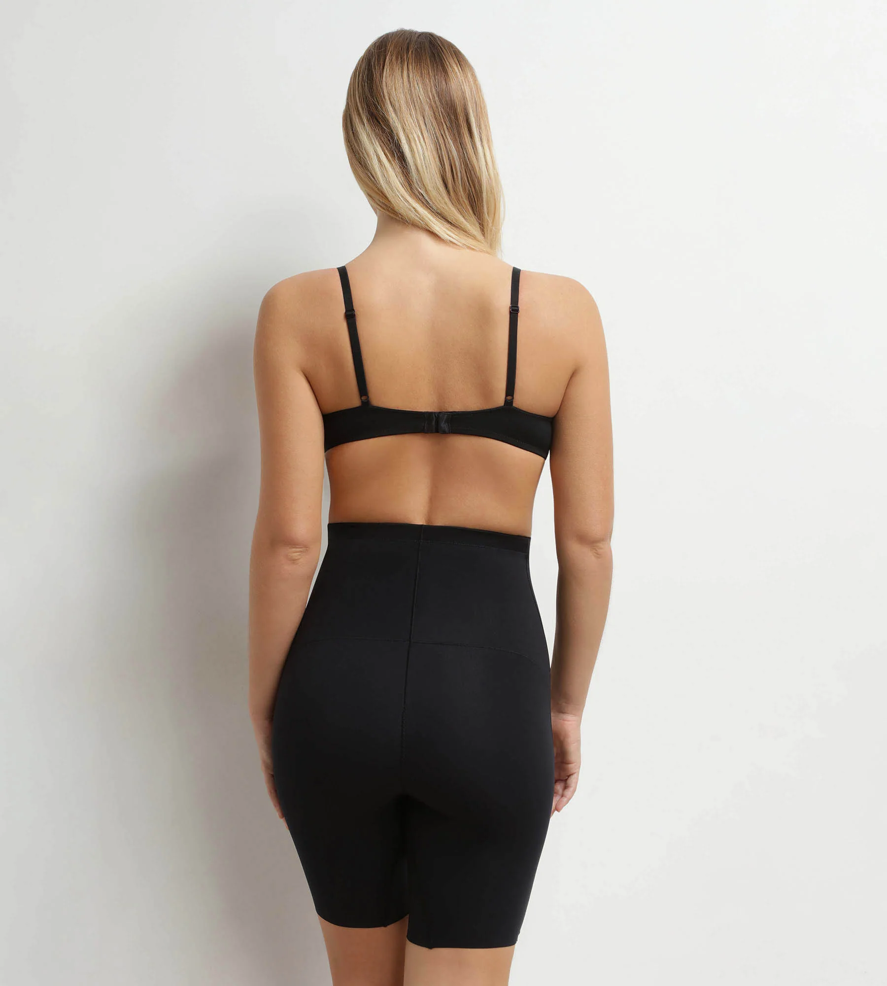 Shorty long gainant femme en microfibre Noir Dim Silhouette Contour - Image 4
