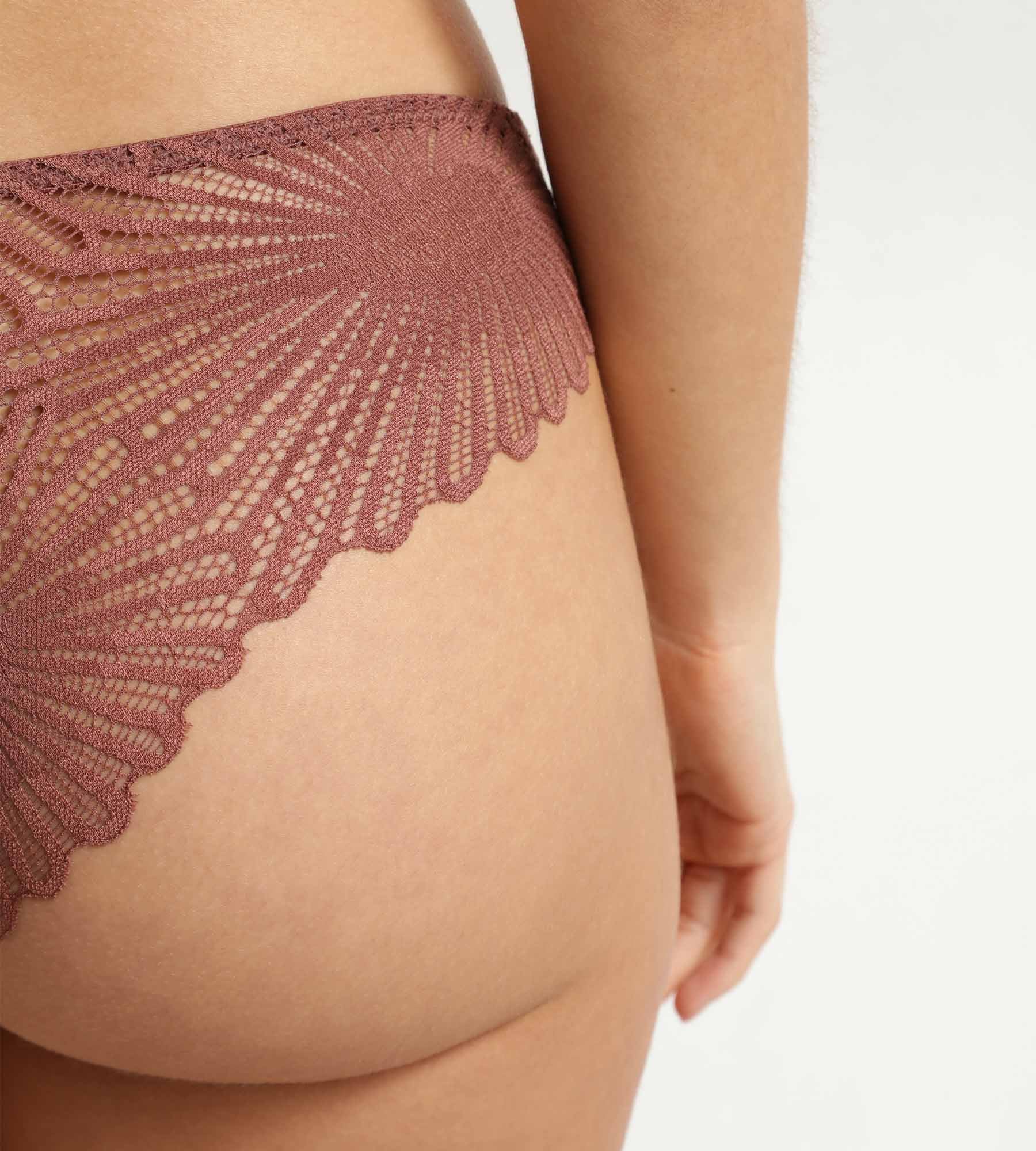 Slip brésilien femme en satin et dentelle florale Marron Chocolove - Image 6