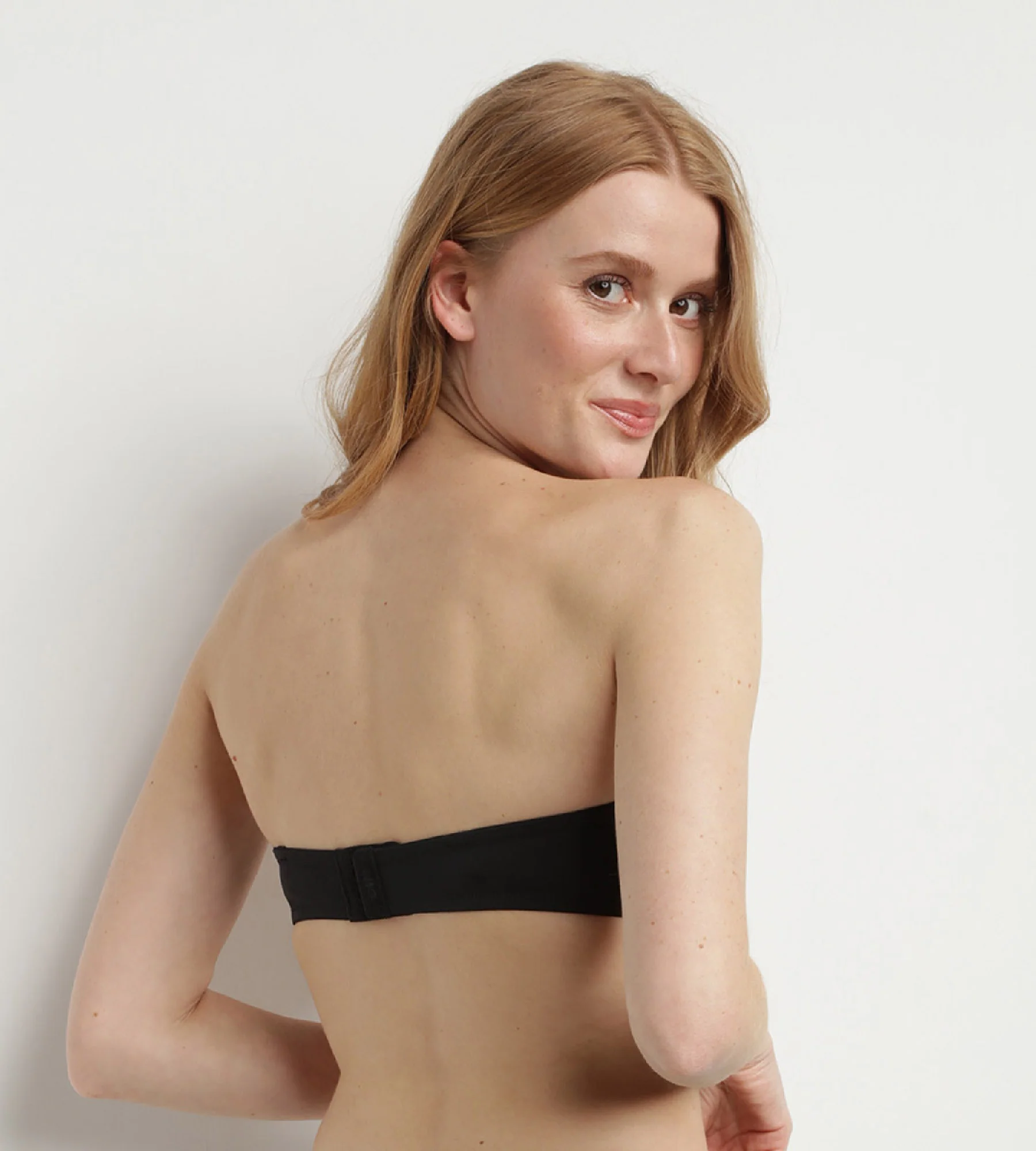 Soutien-gorge bandeau Noir sans armatures pour femme InvisiFree - Image 7