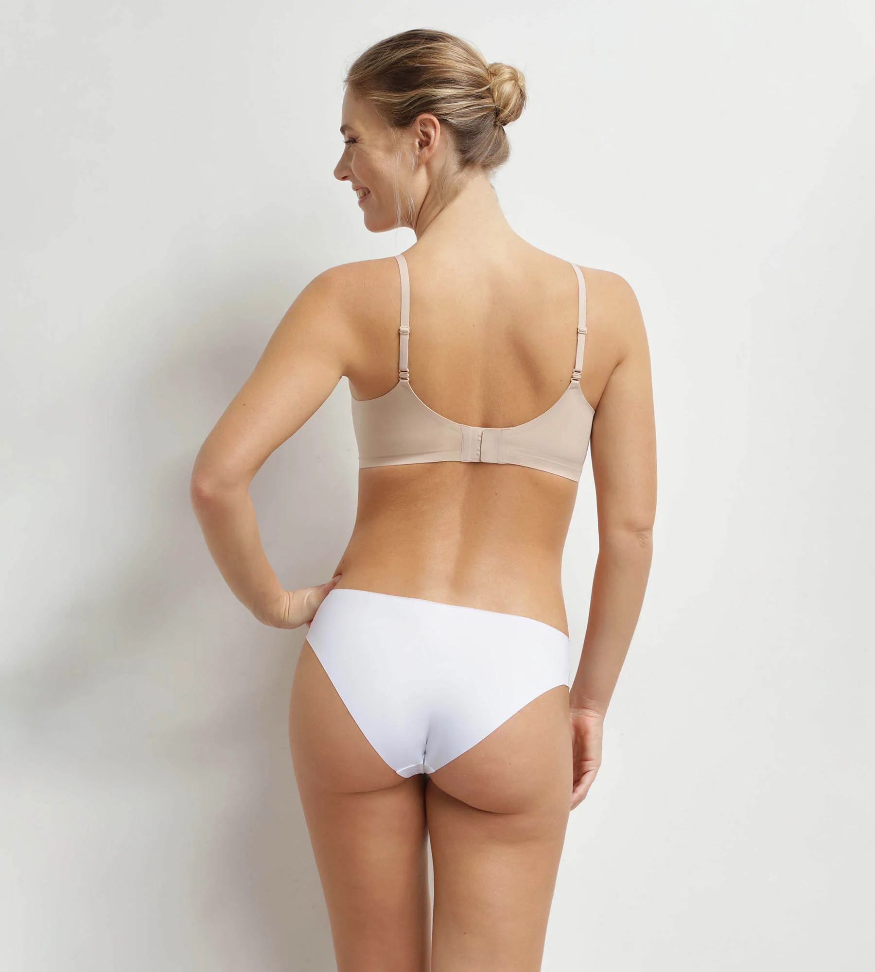 Soutien-gorge brassière en microfibre Nude Dim Invisible - Image 4