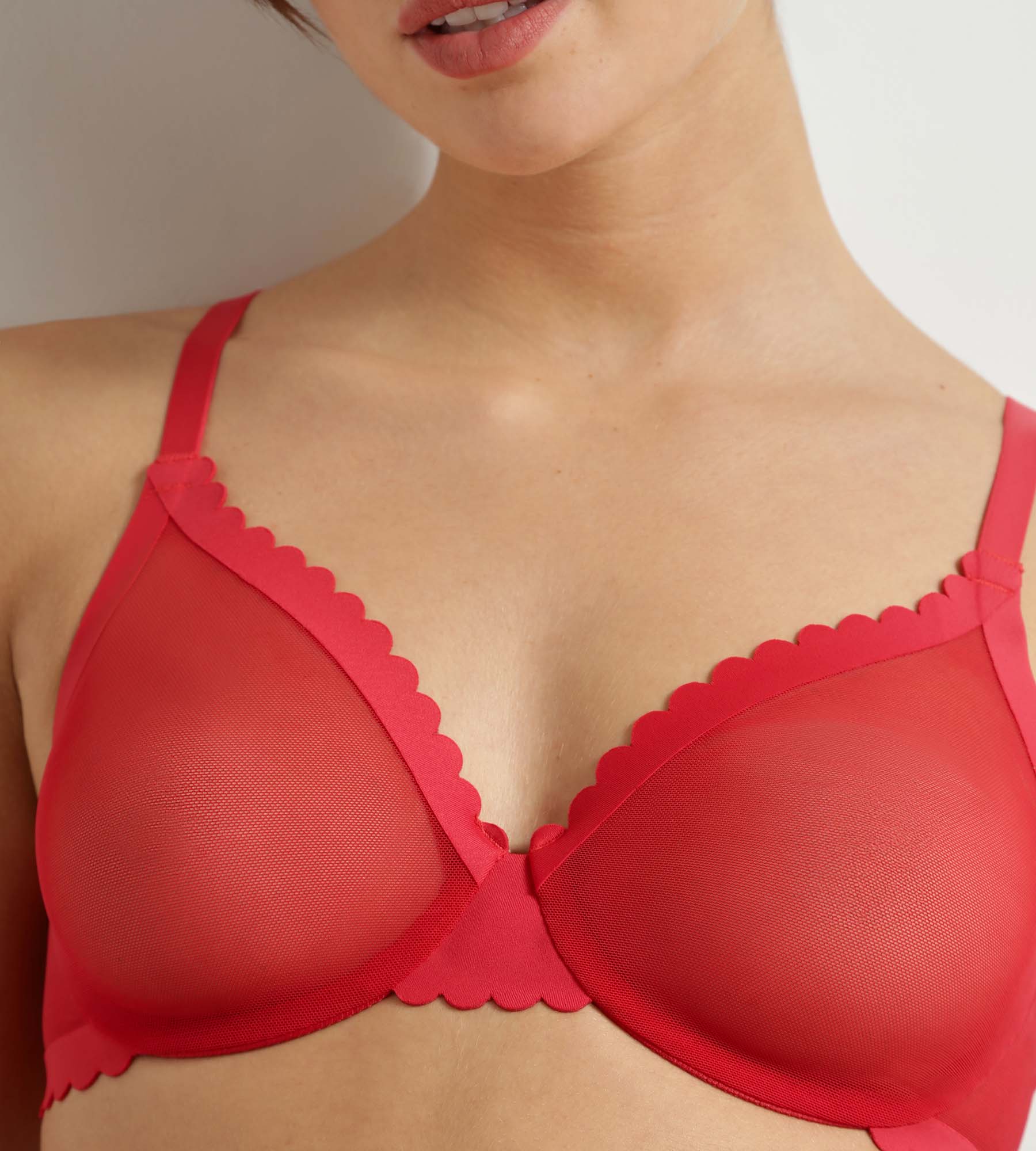 Soutien-gorge corbeille en tulle Rouge Dim Body Touch Cheeky