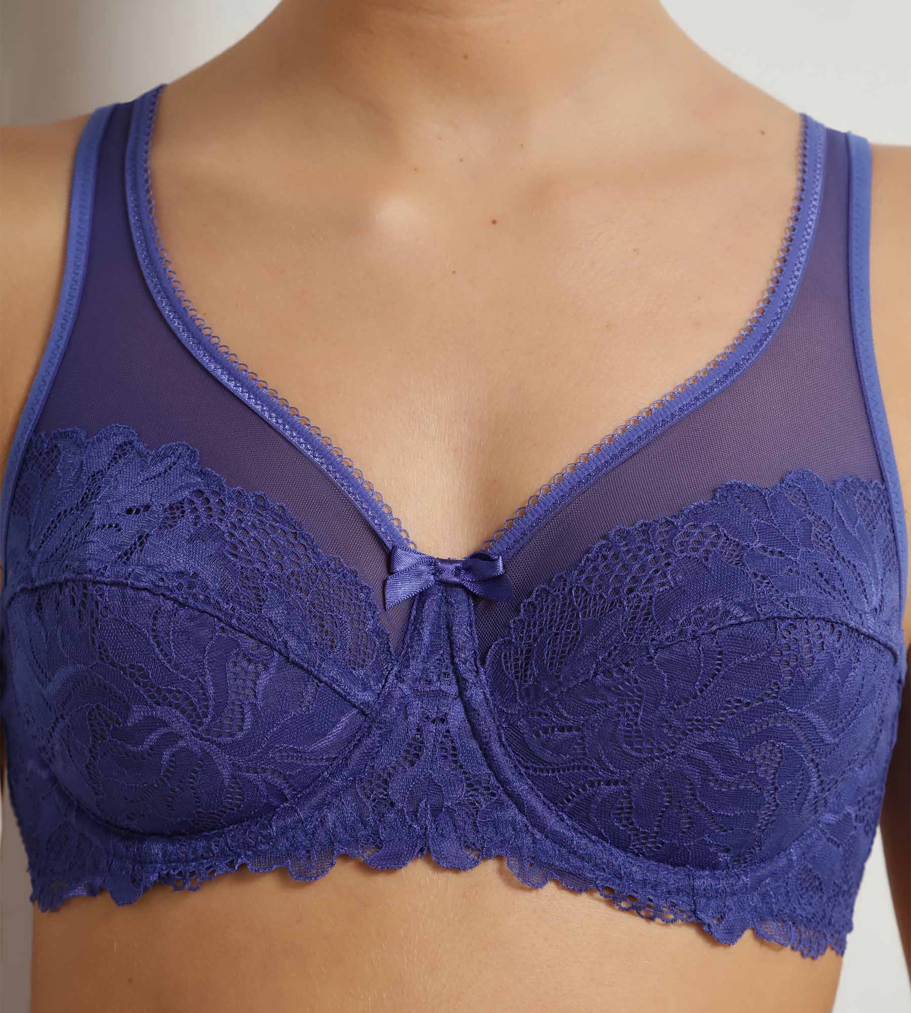 Soutien-gorge emboîtant bleu en dentelle Generous Essentiel