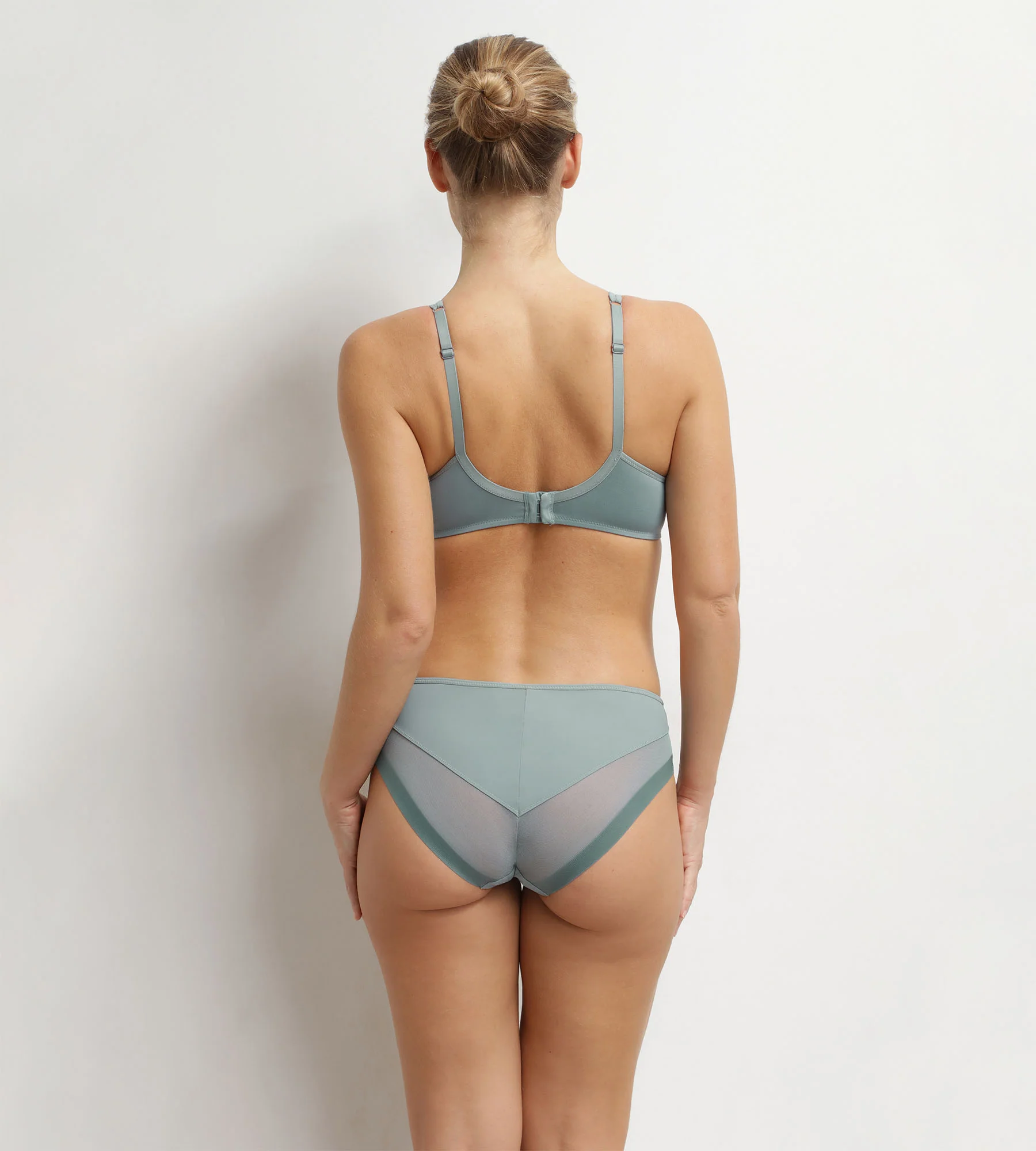 Soutien-gorge emboîtant en microfibre et tulle Sauge Generous - Image 4