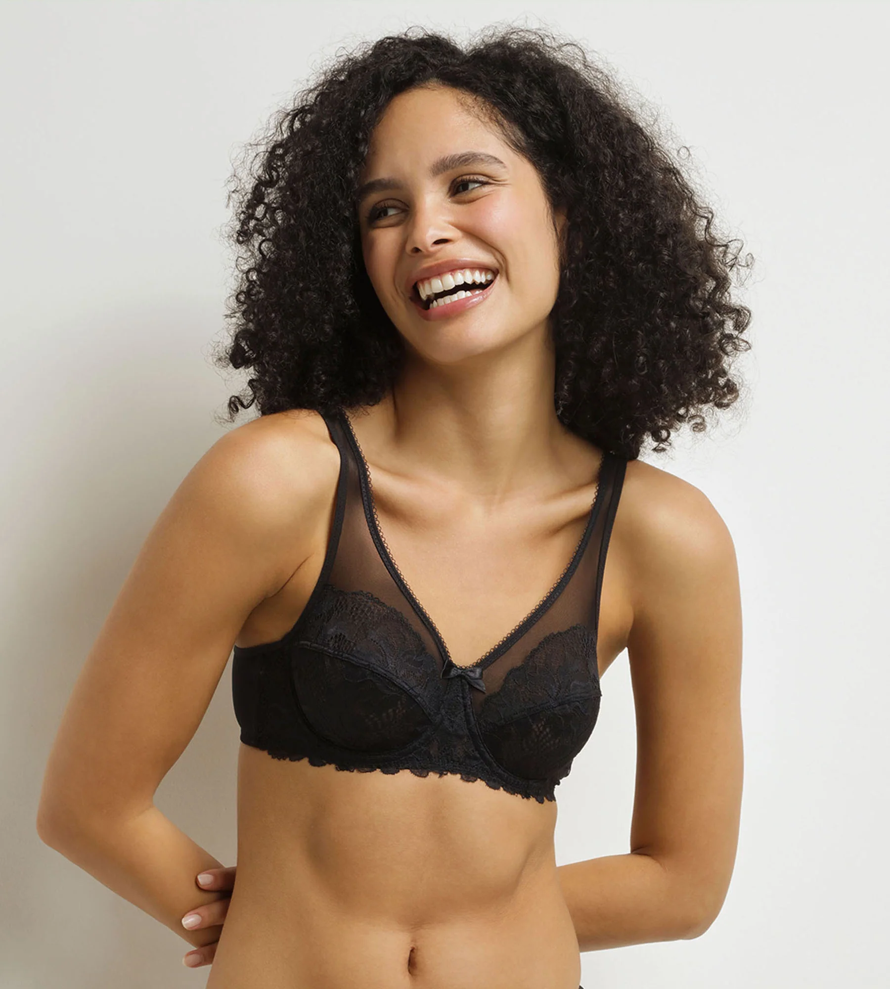 Soutien-Gorge emboîtant noir en dentelle Generous Essentiel
