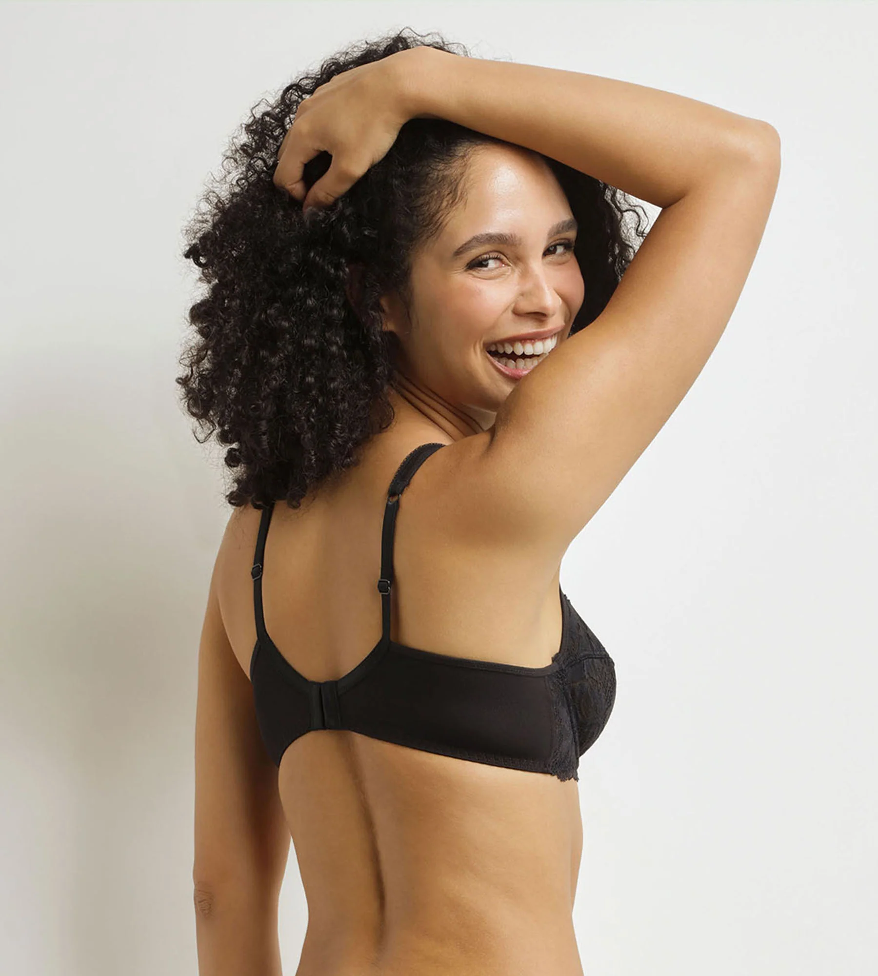 Soutien-Gorge emboîtant noir en dentelle Generous Essentiel - Image 2