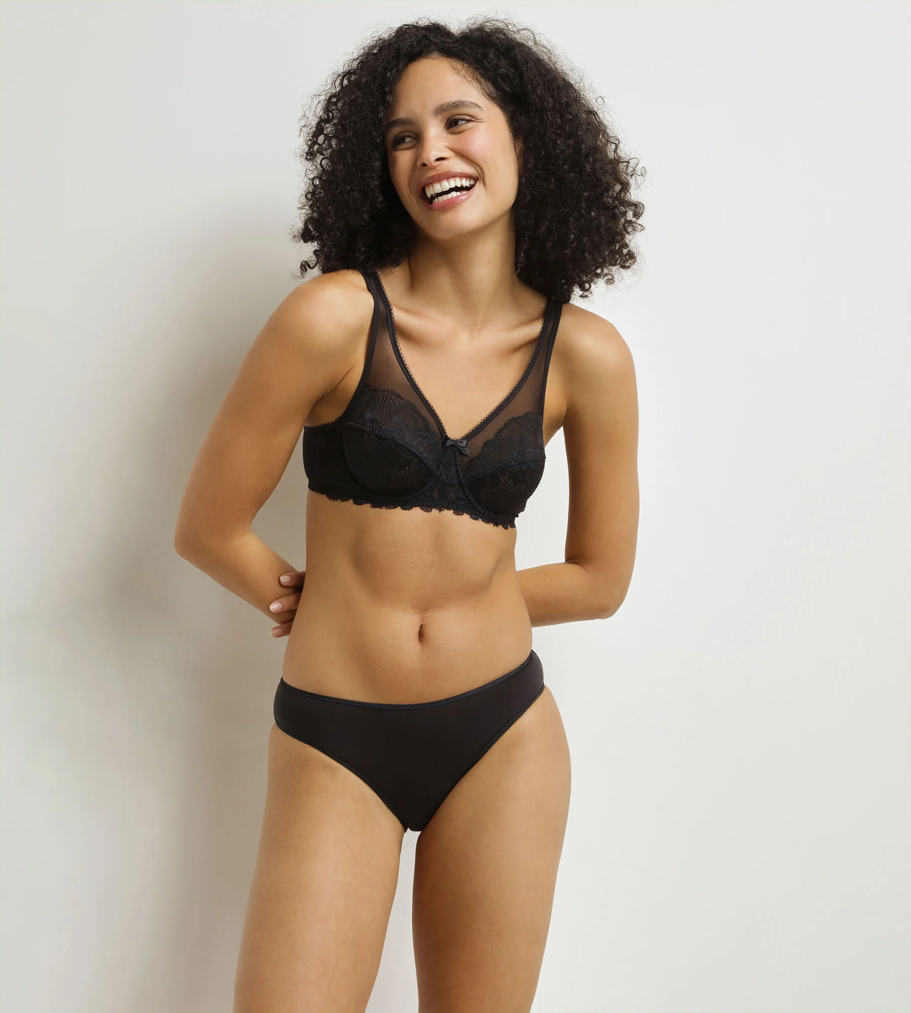 Soutien-Gorge emboîtant noir en dentelle Generous Essentiel - Image 3
