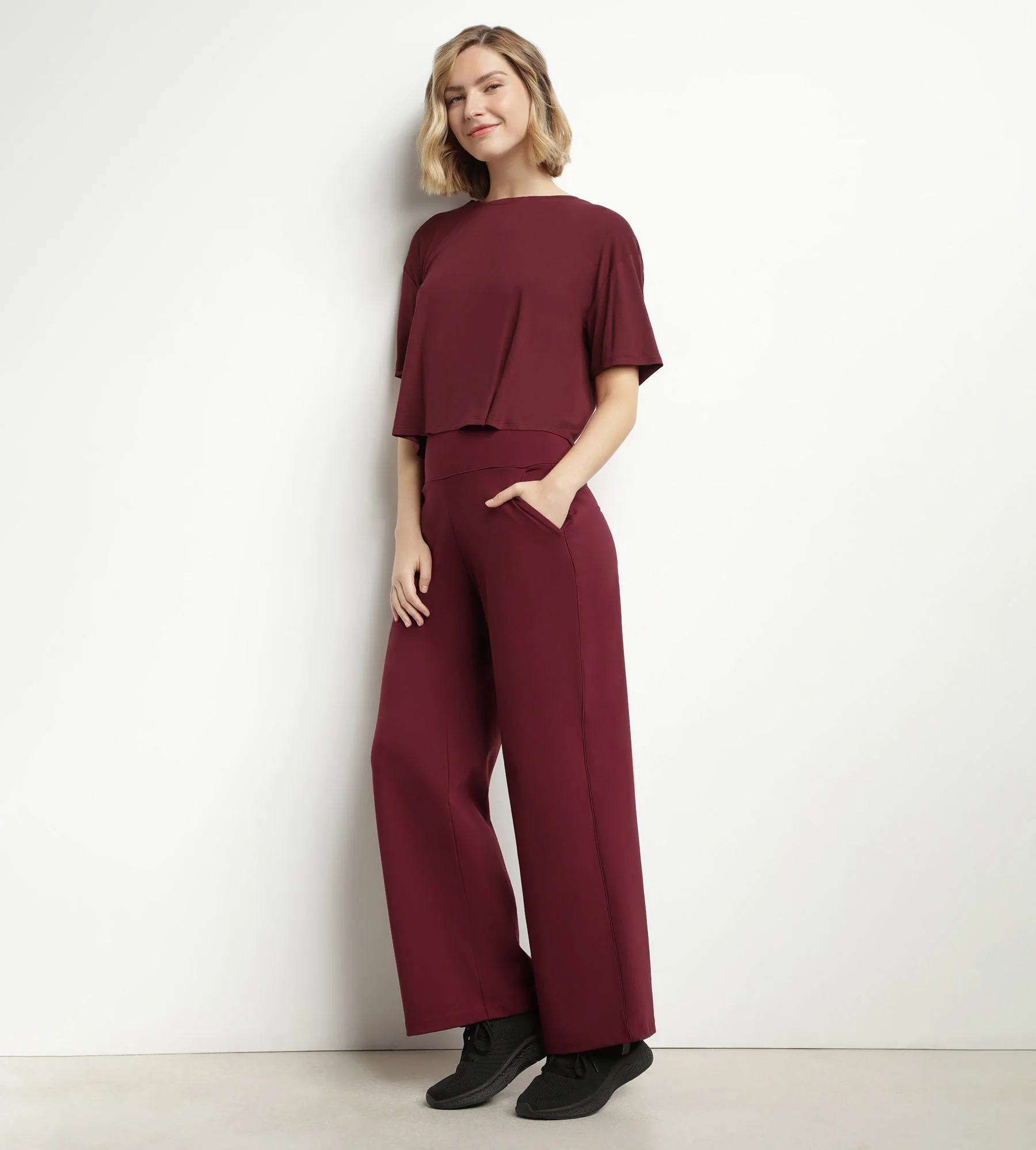 T-shirt de sport femme en viscose Bordeaux avec dos ouvert Dim Move - Image 3