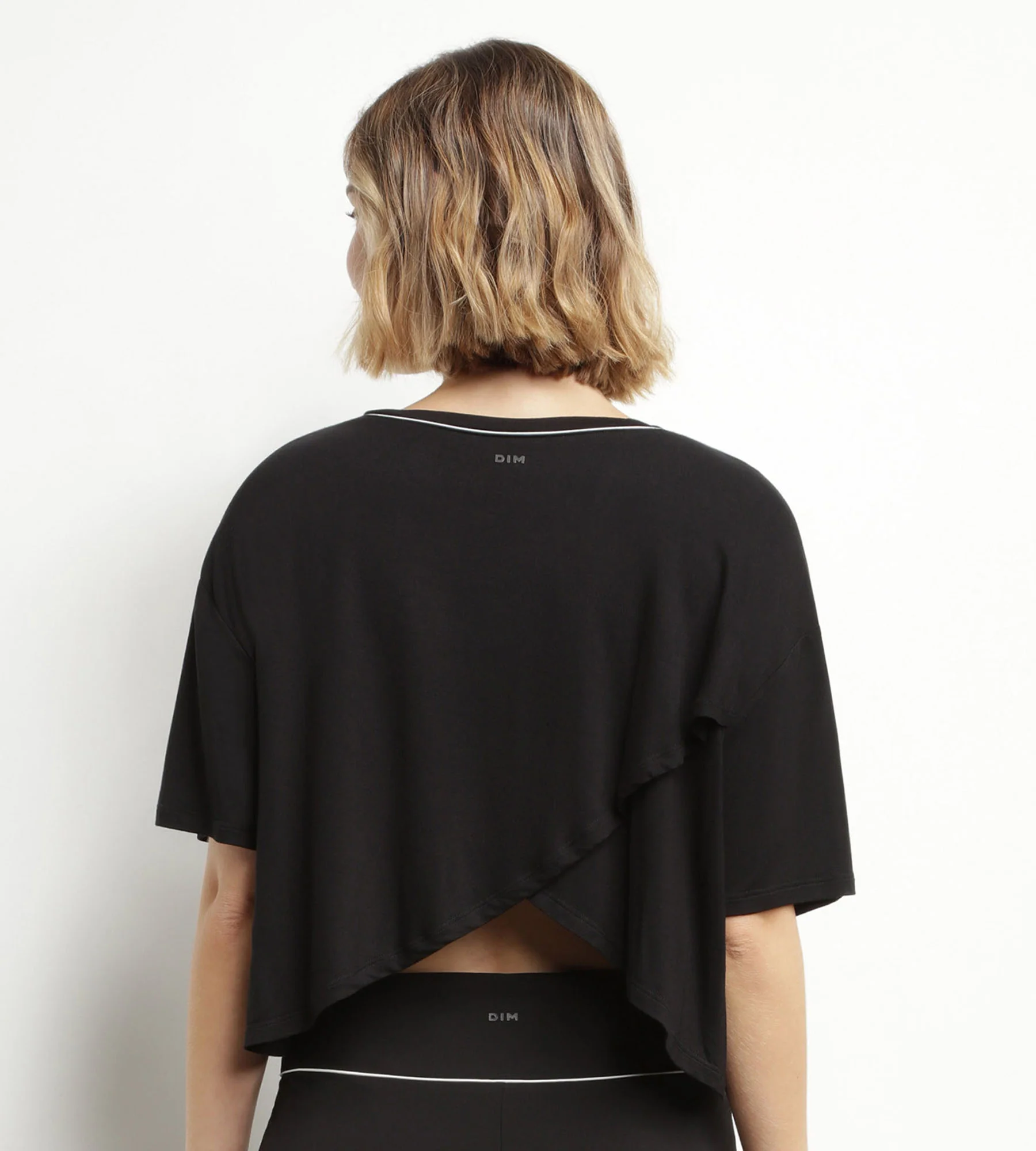 T-shirt de sport femme en viscose noire avec dos ouvert Dim Move - Image 2