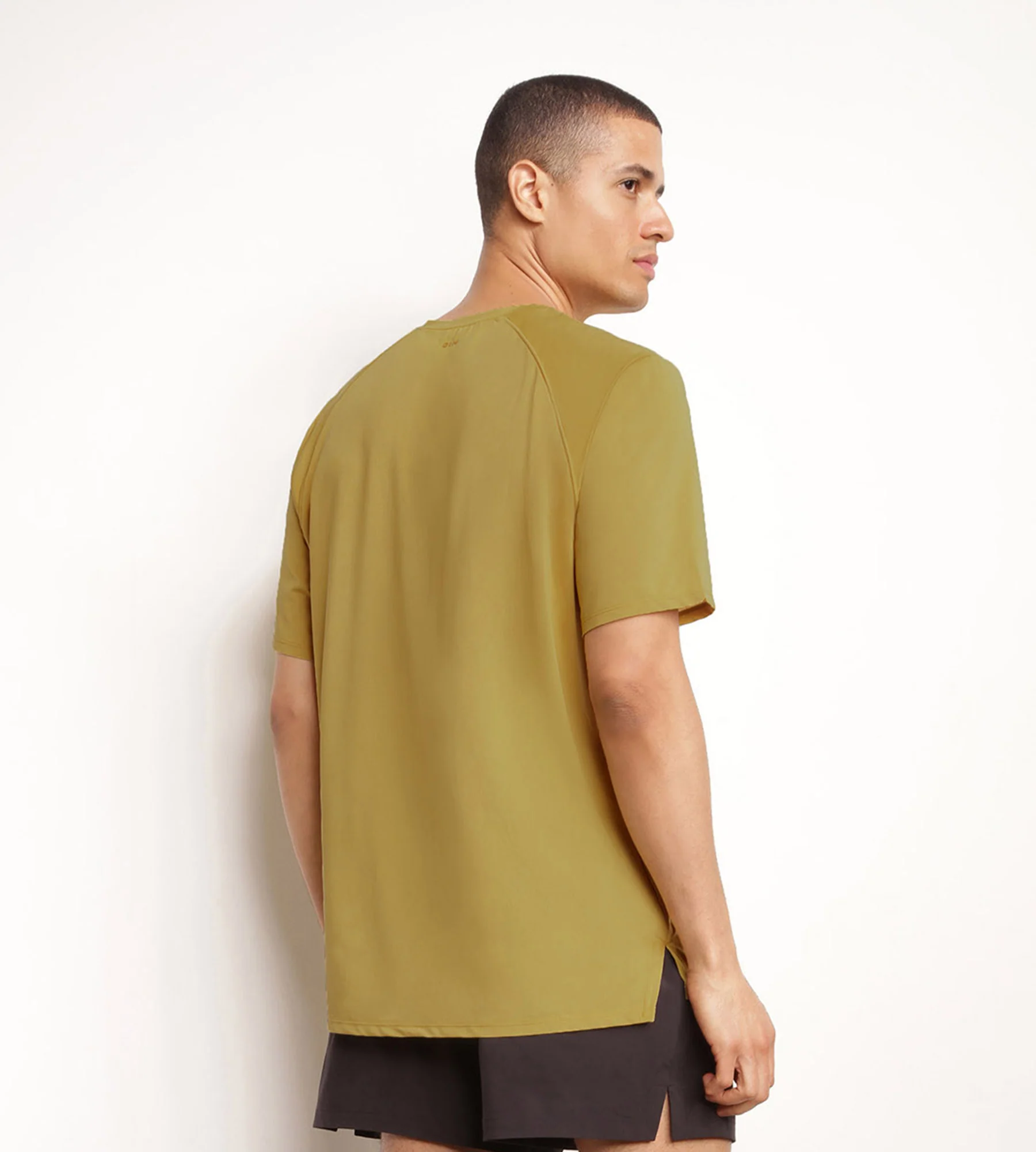 T-shirt de sport homme en matière aérée Olive Dim Move - Image 2