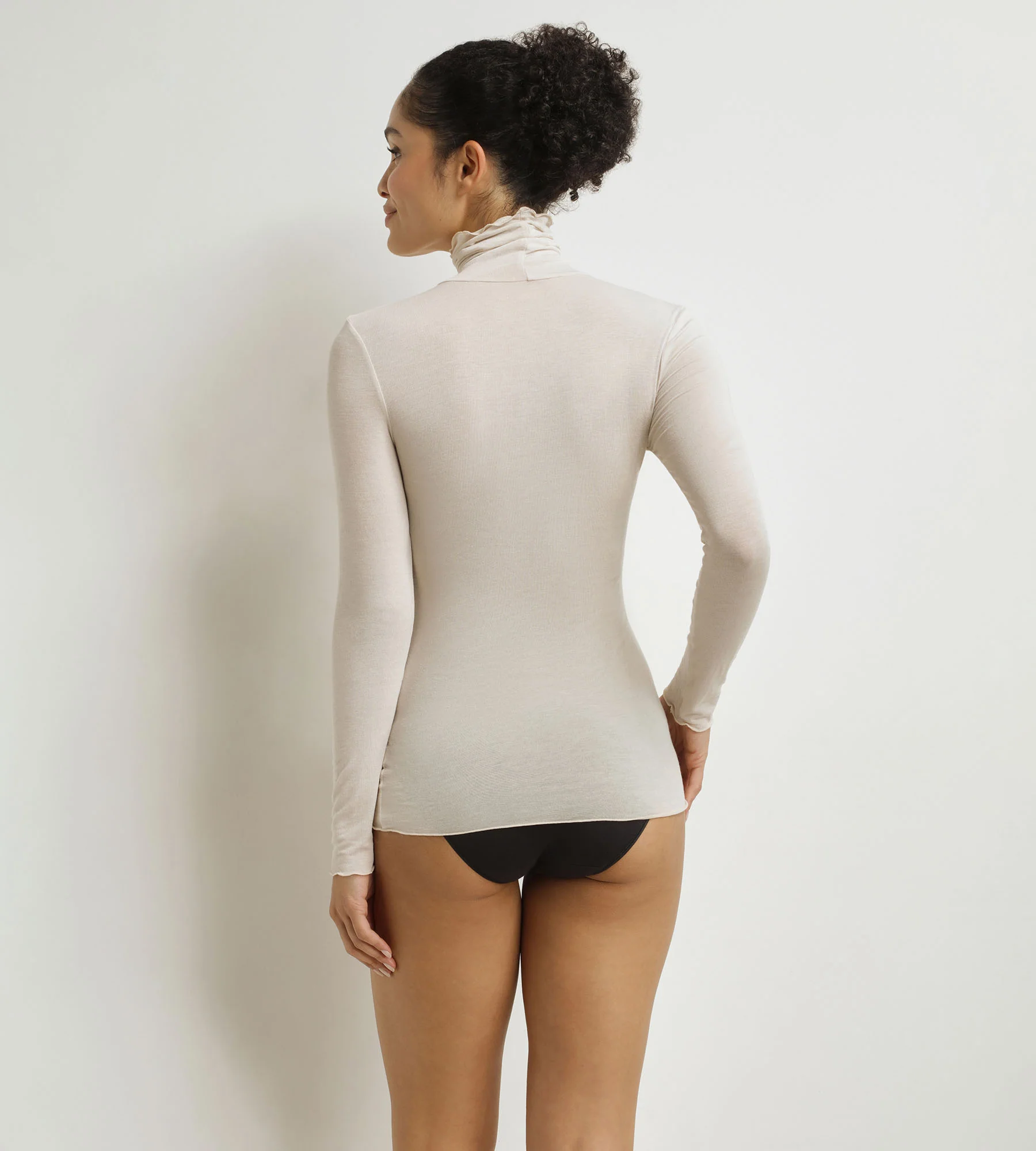 T-shirt femme thermal col haut Beige Dim x Inès de la Fressange - Image 4